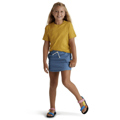 girl wearing short sleeve blank wholesale t-shirt yellow color style 11736